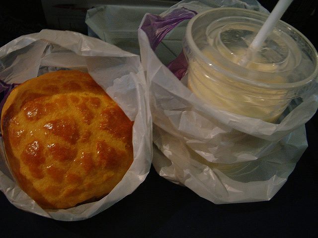 Bread and soy milk 