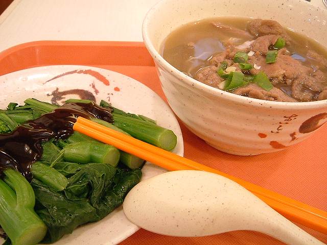 Beef noodle and vegetable